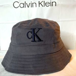 CALVIN KLEIN BUCKET HAT